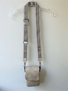 Poiugoya light tan small crossbody travel bag